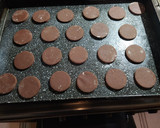 Foto del paso 2 de la receta: Mini alfajores light de algarroba y maicena