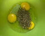 Foto del paso 3 de la receta: TORTILLA DE VEGETALES 🧅🫑🌶️🥬🍅🥬