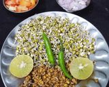 स्प्राउट मूंग मेथी पापड़ मसाला recipe in Hindi रेसिपी चरण 2 फोटो