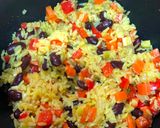 Foto del paso 4 de la receta: Arroz con verduritas y alubias rojas (frijoles)