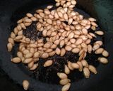 Foto del paso 3 de la receta: Semillas de zapallo tostadas 😋