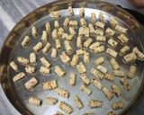 A picture of step 2 of Cheese pizza roll Mathri.