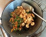 Foto langkah ke 6 dari resep Tumis Kacang Panjang mix wortel plus udang besar plus ebi.