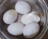 A picture of step 1 of Egg bhurji.