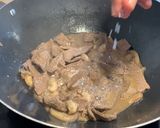 Foto del paso 3 de la receta: Wok de pasta, ternera, setas y gambas
