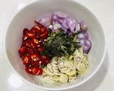 Foto langkah ke 3 dari resep Ikan asin + sambal matah.
