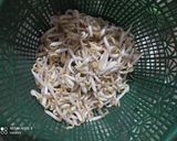 Foto langkah ke 1 dari resep Tumis toge sawi hijau simpel.