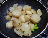 A picture of step 3 of Sweet potato fry (falhari).
