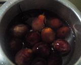 A picture of step 2 of Tamarillo juice.