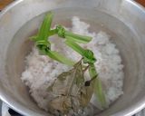 Foto langkah ke 1 dari resep 25. Bubur Gurih Sederhana with Santan Kara.