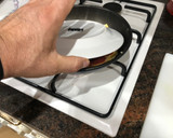 Foto del paso 4 de la receta: Tortilla de tomate cherry y taquitos de jamón