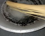 Foto langkah ke 1 dari resep Spaghetti Aglio Olio con Salsiccia.
