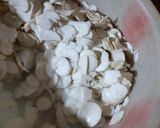 Foto langkah ke 2 dari resep Keripik Singkong bumbu manis dan original.
