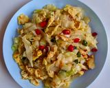 Foto langkah ke 3 dari resep Tumis Kol Telur Simpel.