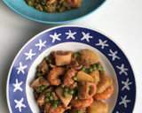 Foto del paso 6 de la receta: Guiso de calamar y gambones, con patatas, cebolla y guisantes
