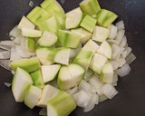 Foto del paso 2 de la receta: Salsa / Puré ligero de calabacín (BLW)