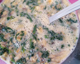 Foto del paso 3 de la receta: Tortilla de espinacas gambas y champiñones