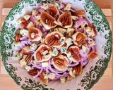 Foto del paso 4 de la receta: Ensalada de higos negros, cebolla morada, queso azul con pecanas