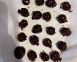 صورة لخطوة 2 من وصفة توت بالشوكولاتة #كيتو
