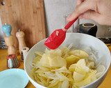 Foto del paso 1 de la receta: Tortilla de patatas saludable y jugosa en estuche de vapor Lékué
