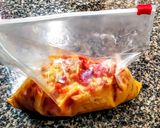 Foto del paso 2 de la receta: HUEVOS RELLENOS🥚🌶️🍅🌰🥩🧀🥑 En Bolsa...!