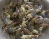 Foto langkah ke 1 dari resep Gulai Udang Daun Singkong.