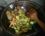 Foto langkah ke 7 dari resep Oseng Cumi Asin pete Cabai Hijau.