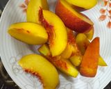 صورة لخطوة 1 من وصفة شاي مثلج بنكهة الخوخ