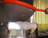 Foto del paso 7 de la receta: Caldo de merluza y gambones