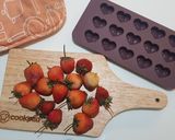 รูปขั้นตอนการทำที่ 1 ของ นมสตรอว์เบอร์รี่ แบบ strawberry ice cube