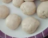 A picture of step 5 of One bite half moon samosa.