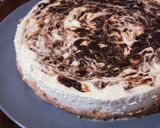Foto del passaggio 8 della ricetta Cheesecake allo yogurt greco e salsa di prugne senza glutine e lattosio per #lavideoscuoladicookpad