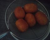 Foto langkah ke 5 dari resep Kroket Rogout Udang.