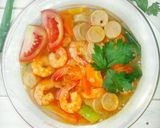 Foto langkah ke 3 dari resep Sup Pedas Udang Sosis.