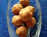 A picture of step 3 of Gud papadi laddoo.