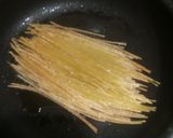 Foto langkah ke 2 dari resep Spaghetti All'assassina Pasta.