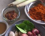 A picture of step 2 of Vegetable Curry with Salted Fish and Pineapple.