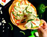 कैप्सिकम चीज़ मिनि पैन पिज़्जा (Capsicum cheese mini pan pizza recipe in Hindi) रेसिपी चरण 6 फोटो