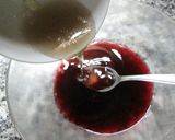 Foto del paso 2 de la receta Arrollado de gelatina de frutas del bosque