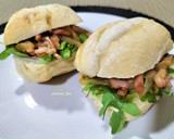 Foto del paso 5 de la receta: Chapatina de rúcula, cebolla, bacon y gorgonzola