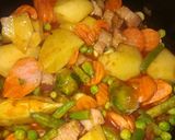Foto del paso 3 de la receta: Guiso de menestra con panceta curada