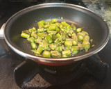 Foto del paso 5 de la receta: Salmón en salsa verde con guarnición de patatas y espárragos