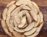 Foto del paso 7 de la receta: Tarta de manzana con salsa de fresas