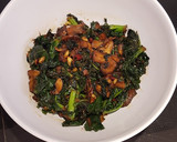Foto del paso 4 de la receta: Kale con champiñones, piñones y otras cosas!