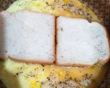 Foto do passo 2 de Pão com ovo 😋