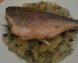 Foto del paso 2 de la receta: Dorada a la sartén en cama de patatas