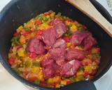 Foto del paso 3 de la receta: Ternera guisada con pimientos y cebolla