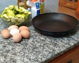 Foto del paso 1 de la receta: Tortilla de zapallitos "super"