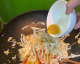 Hình bước làm 4 của món Bắp cải xào trứng