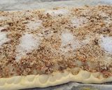 Foto del paso 9 de la receta Coca de chicharrones y crema en hojaldre